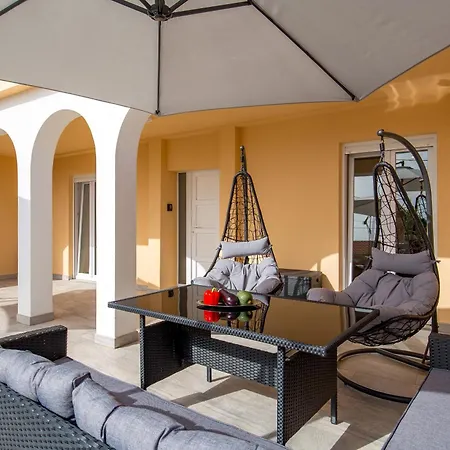 - Palmis Apartment *