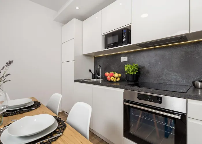 - Palmis * Jadranovo