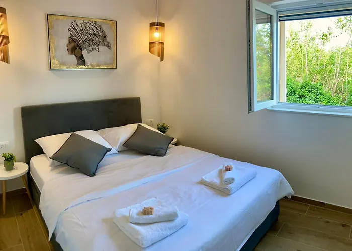 - Palmis Apartment *