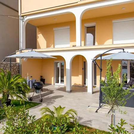 - Palmis * Jadranovo