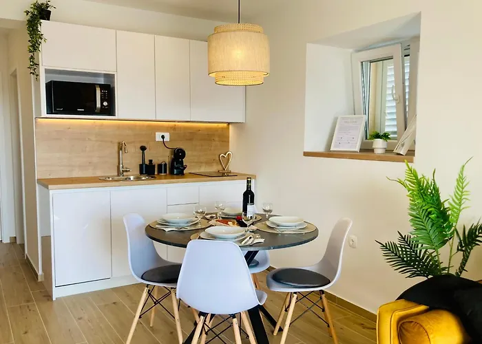 - Palmis Appartement Jadranovo